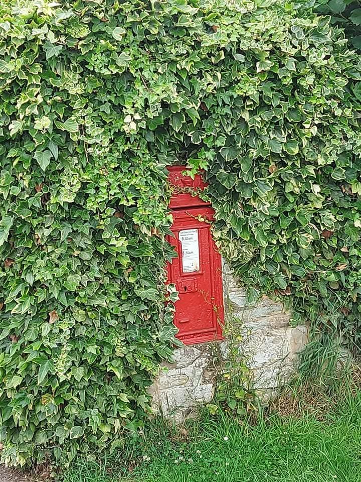 Avenbury, Queen Victoria, Wall Box