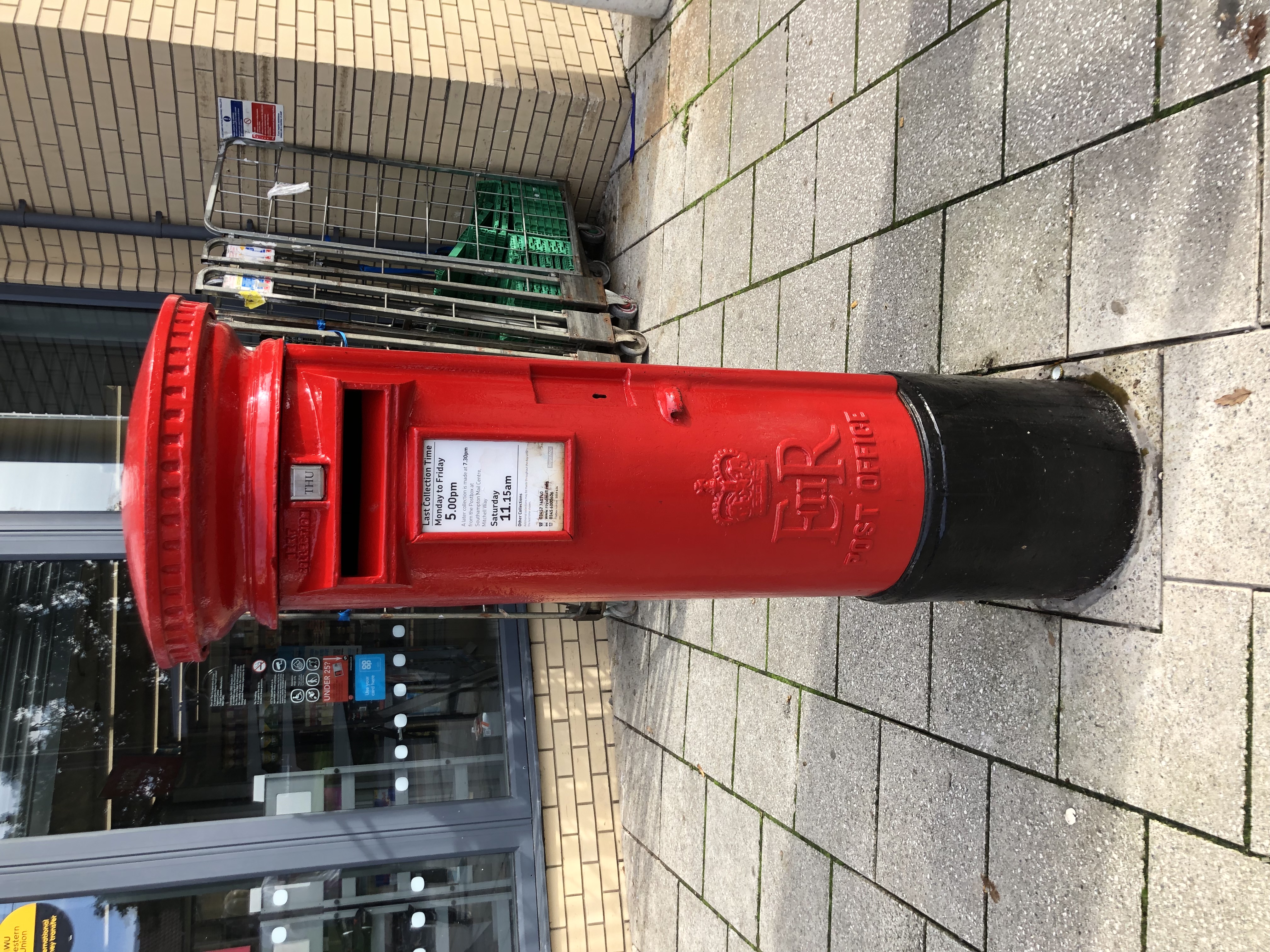 Hinkler Road, Thornhill, Queen Elizabeth II