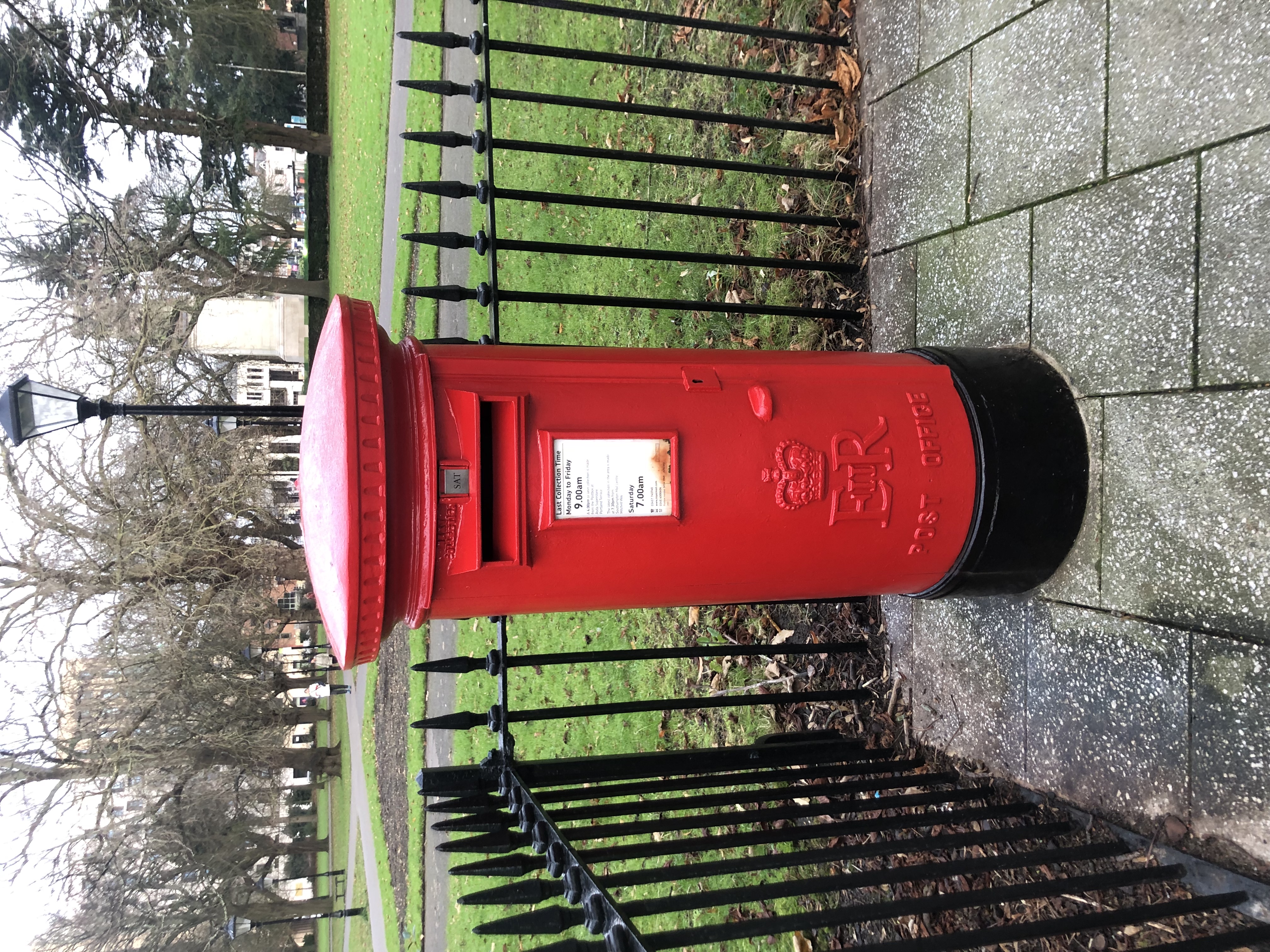 BARGATE – Commercial Rd opp Guildhall Sq, Queen Elizabeth II