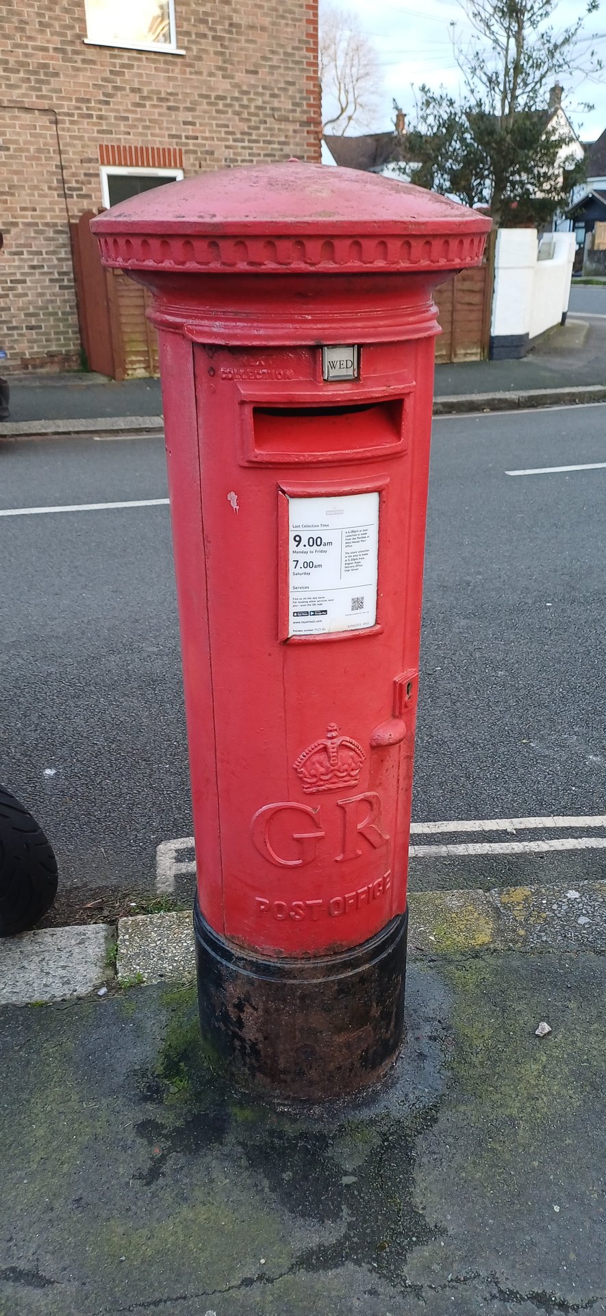 Postbox: Richmond Avenue West, Bognor Regis, Bognor Regis, West Sussex