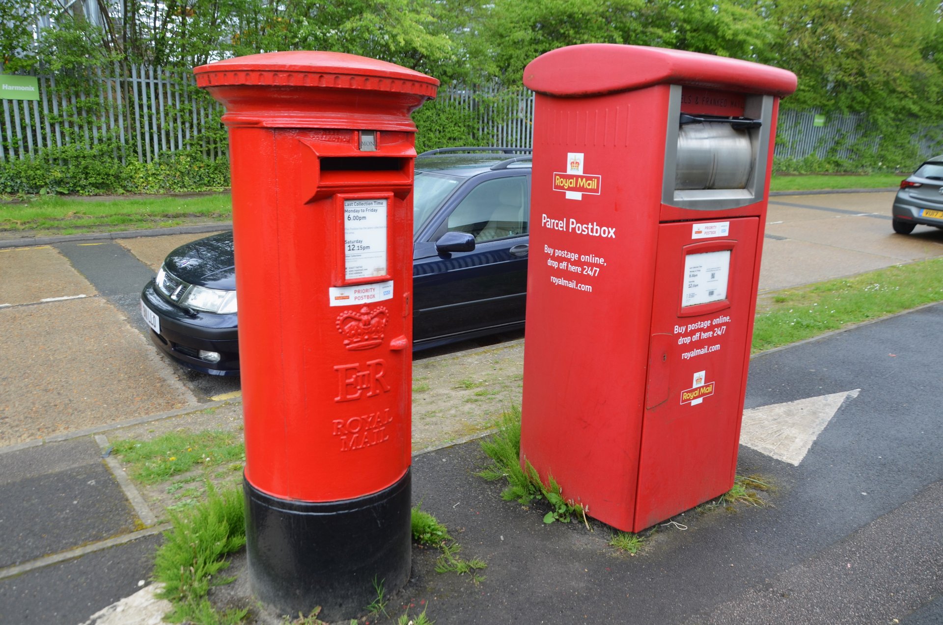Postbox: Downmill Road, Easthampstead, Easthampstead, Bracknell Forest
