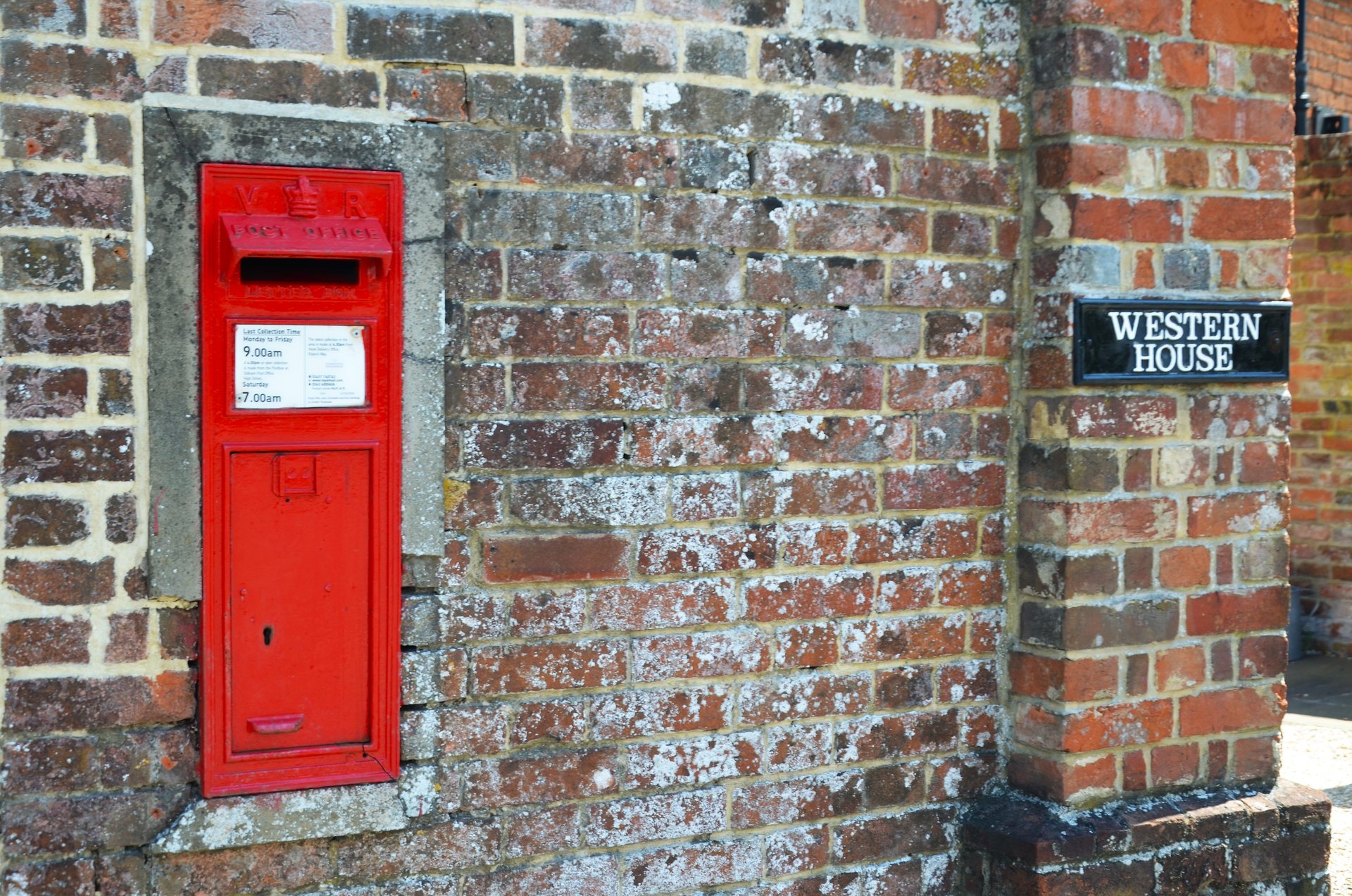 Postbox: Dunleys Hill, North Warnborough, North Warnborough, Hampshire
