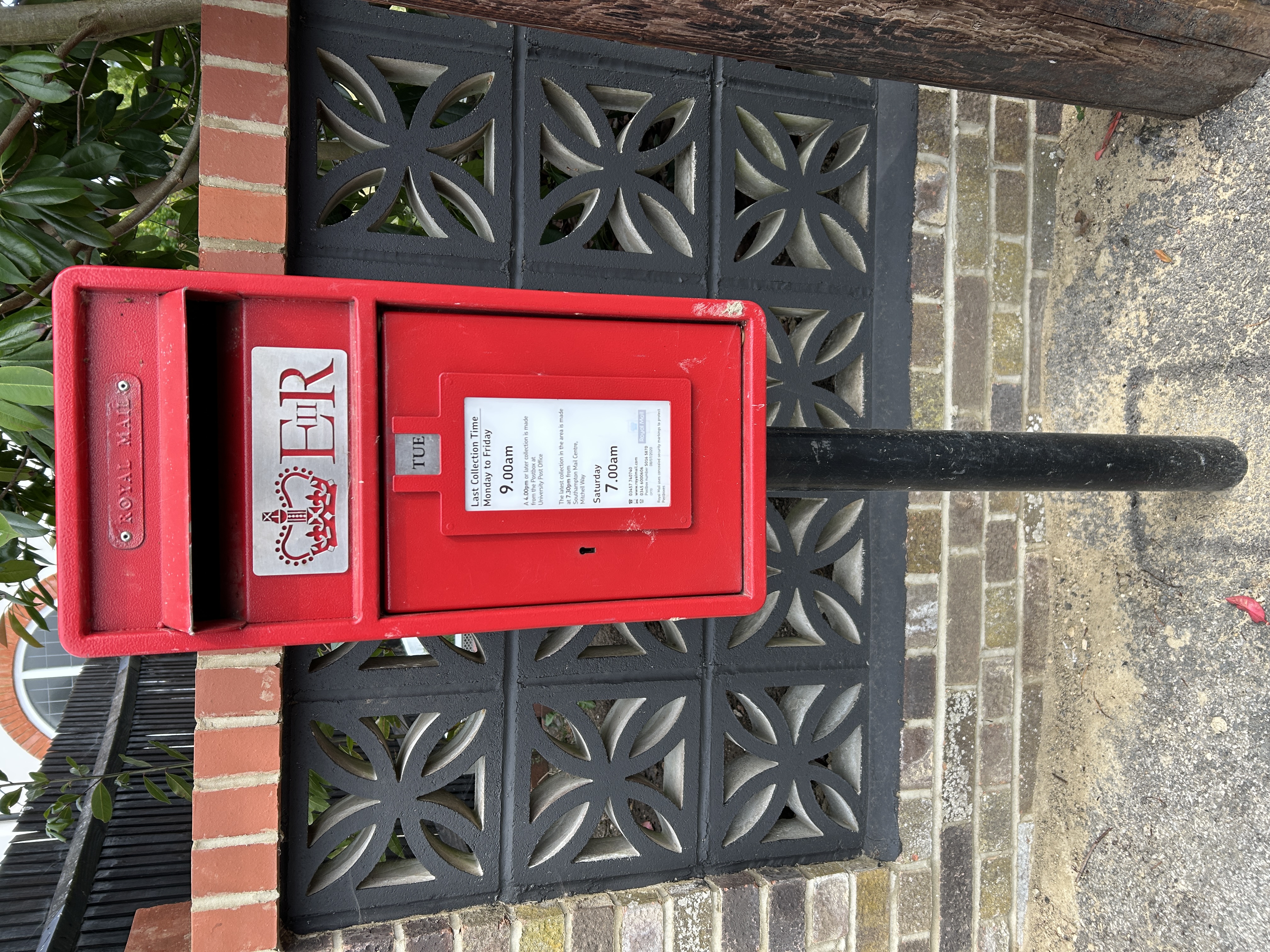 Bassett Dale, Southampton, Queen Elizabeth II