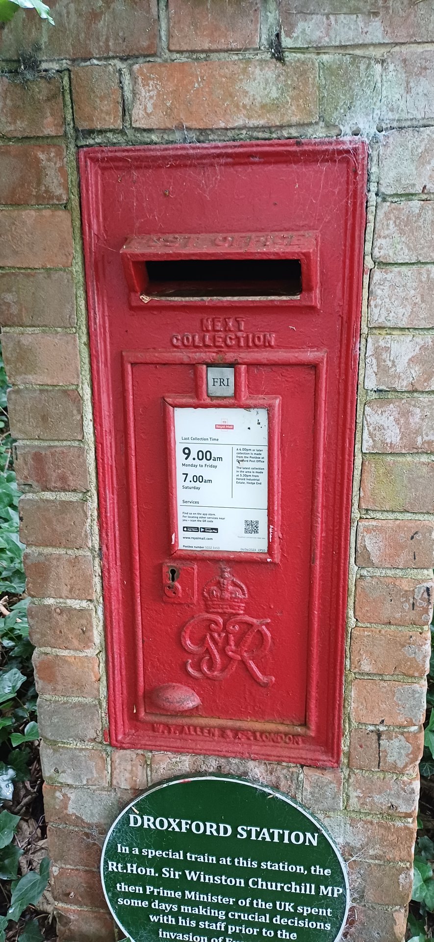 Postbox: Station Road, Winchester, Winchester, Hampshire