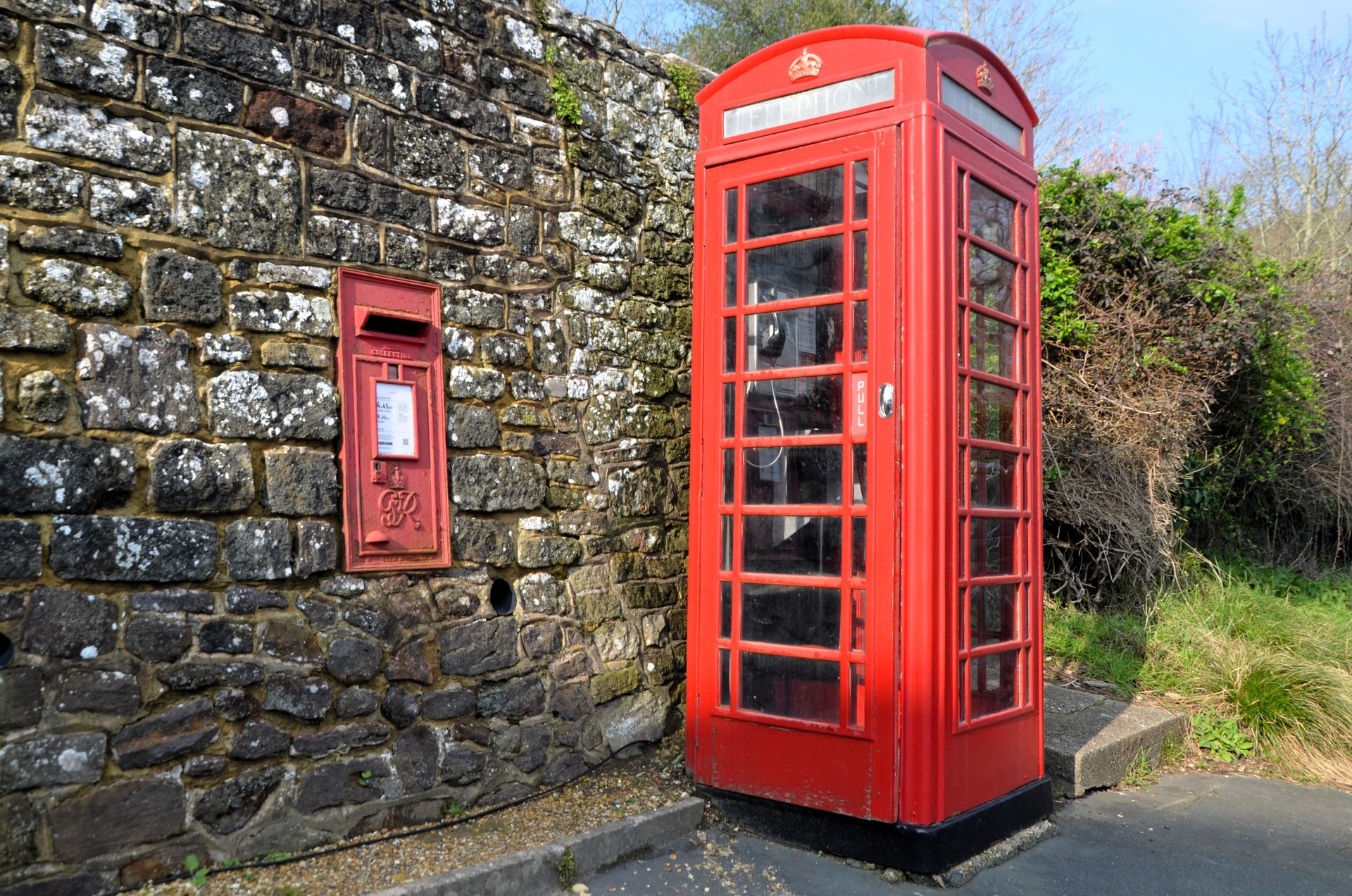 Postbox: Lower Street, Fittleworth, Fittleworth, West Sussex