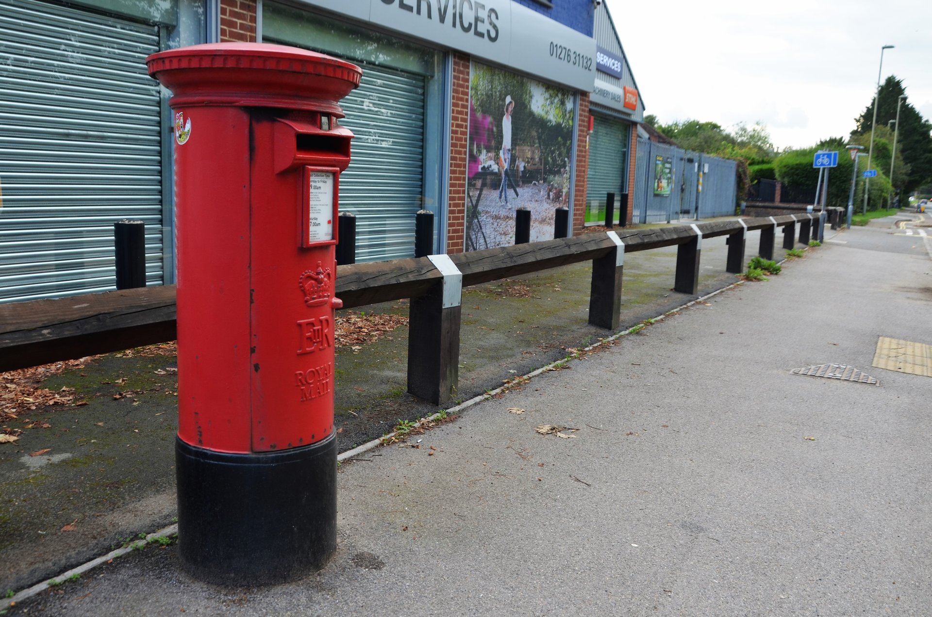 Postbox: London Road, Blackwater, Blackwater, Hampshire