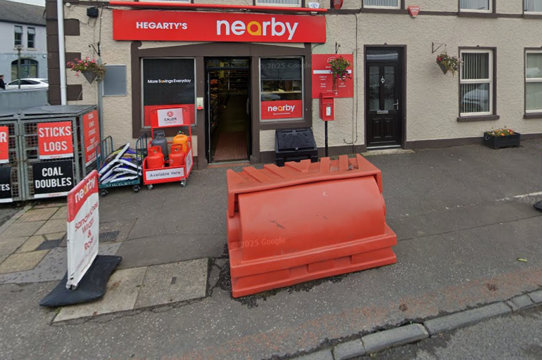 Main Street, Blackwatertown, Queen Elizabeth II, Lamp Box